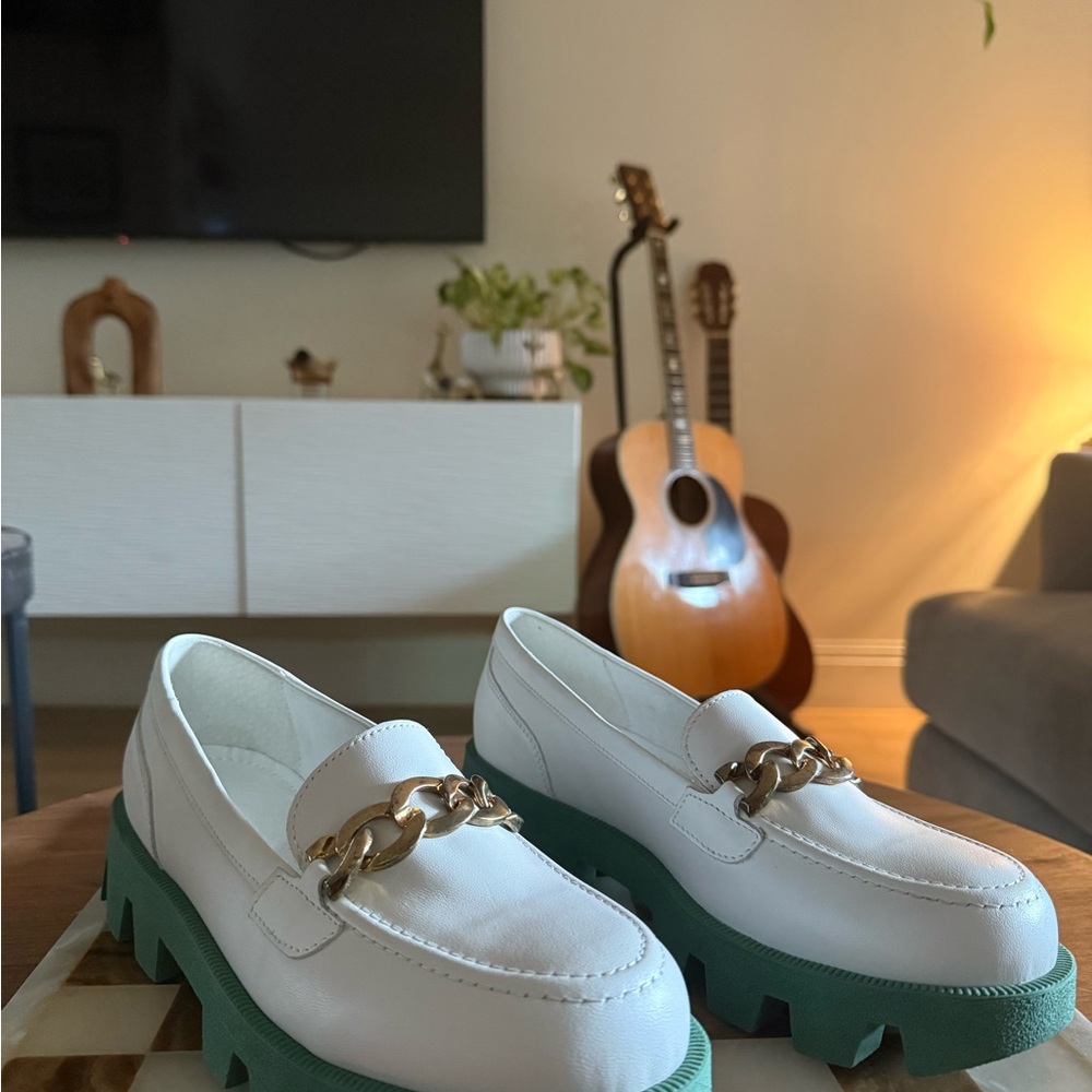 Girotti White Leather Loafers with Green Sole & Gold Chain – Size 38 - Picture 6 of 6